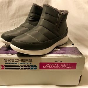 NIB Women's Skechers Size 8 Boot